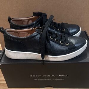 Vionic Winny Women's Black and White Sneakers